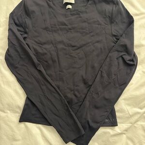 Aritzia contour black Long Sleeve Tee